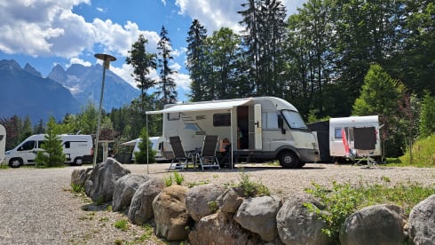 Camper Homer – Spacious integral camper with lots of comfort!