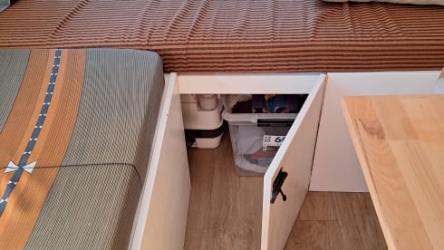 Bruno – 2p Ford bus uit 2002