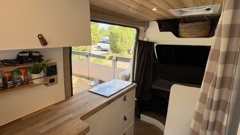 Rory the Relay – 3 berth Citroën campervan from 2017
