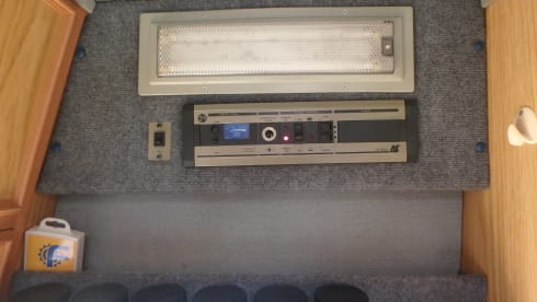 Cyril – Luxury off grid retro camper toilet hot shower 