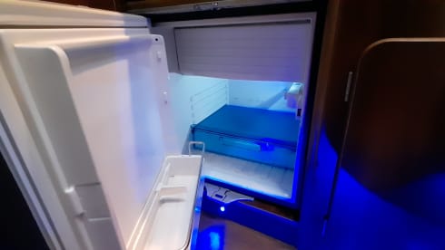 Mo – Fully loaded off-grid sports / touring home