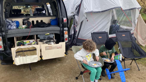 The Moose  – Nissan campervan met 4 slaapplaatsen uit 2007