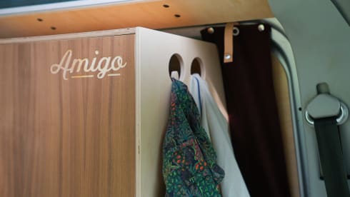 Amigo – 4p Volkswagen bus from 2016