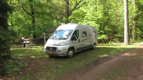 2 person bus camper with fixed bed and sanitary facilities