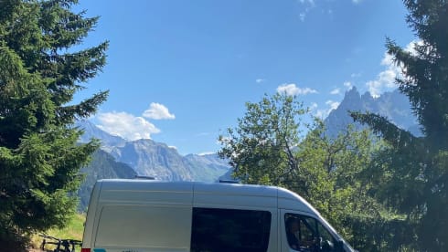 MWB – 5 berth Mercedes-Benz campervan from 2016