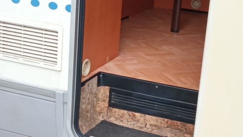 283 – SEA OR MOUNTAIN..LAKE OR CITY OF ART?