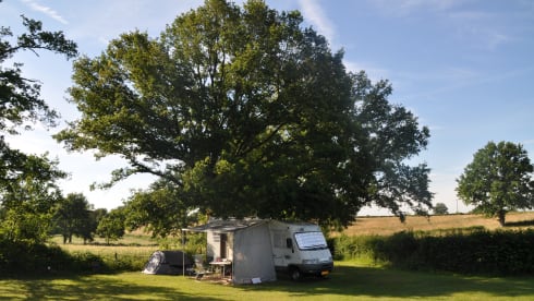 Spacious 4-5 person Hymer (very suitable for young families)