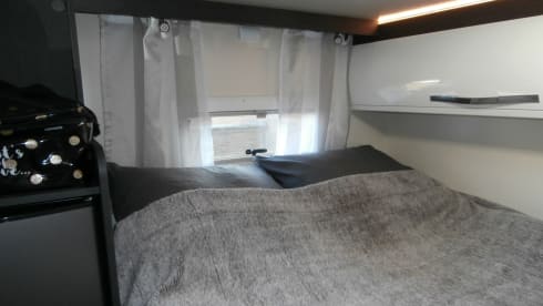 Luxe camper – Luxury automatic Ford 170 HP - With complete equipment for 4 people!