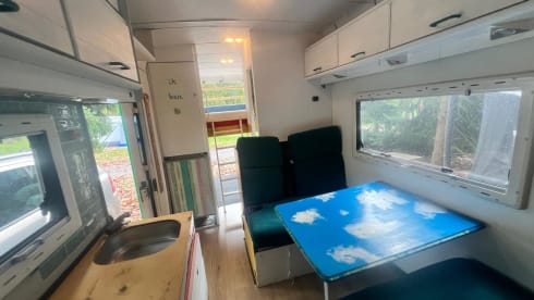 Your heart is the Light of this World – 4p Renault bus uit 2000