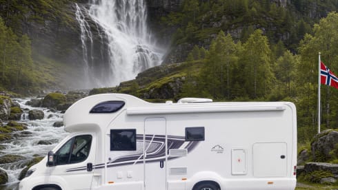 Thelma – Spacious and flexible 6 berth Swift Edge 476