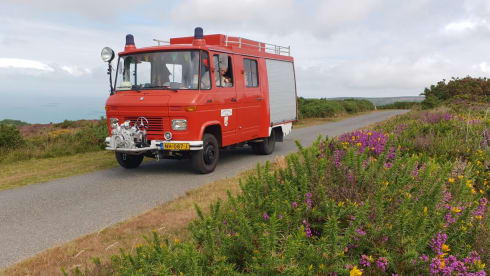 Tatu – Brandweerwagen oldtimer met nieuw interieur