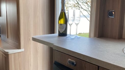 Ausgezeichneter Zustand, geringe Laufleistung 6 Schlafplätze voll ausgestattetes Wohnmobil