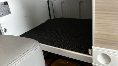 Compleet uitgerust met keuken, bustent & fietsenrek – 4p Volkswagen campervan from 2015
