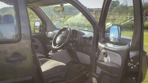 Marvin Grey – Off-Grid-Festival-tauglicher Mini-Camper 