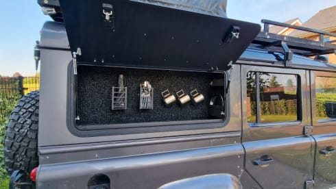 2.5p Landrover Defender 4x4 expedition car 