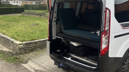 Dethleffs Globevan large beds and unlimited km's