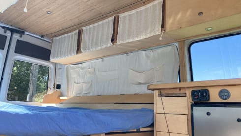 Marcelleke – Super cozy converted Mercedes Sprinter campervan L2H2