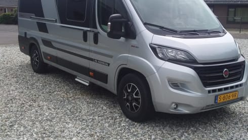 Einzigartiger 4-Personen-160-PS-Familien-Buscamper der Spitzenmarke Adria aus dem Jahr 2021