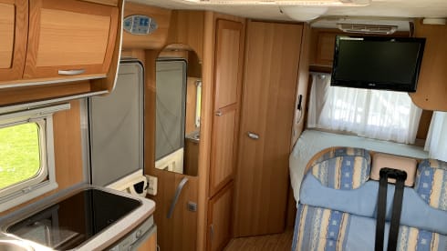 Gemütlicher Camper mit Klimaanlage im Wohnbereich