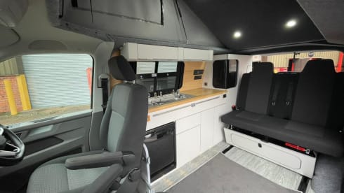 Eyore – Volkswagen campervan met 2 slaapplaatsen, vanaf bouwjaar 2022.