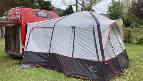 Het rode monster – Official Westfalia built-in, ideal small family camper 5p