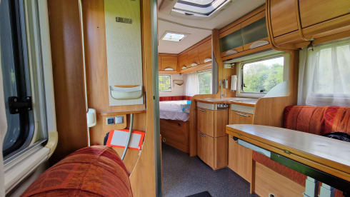 Hymer  – 2p Hymer camper + bicycle carrier