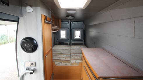 Neat 2p. Mercedes Sprinter with XL fixed bed and strong 120 HP 5-cylinder