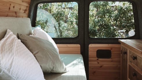 Persie – 2 berth Volkswagen bus from 2015