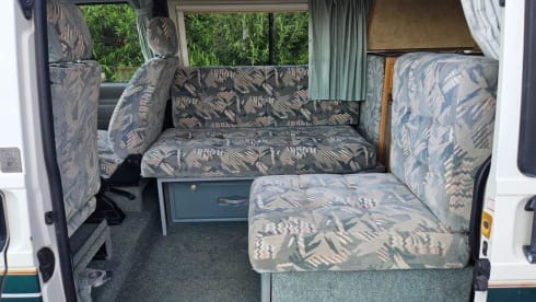 TOM – 5 berth VW T25 Autosleeper Topaz w/ KITCHEN, BATHROOM