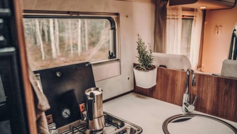 Dusty – New camper (2024) 4-person Carado semi-integrated