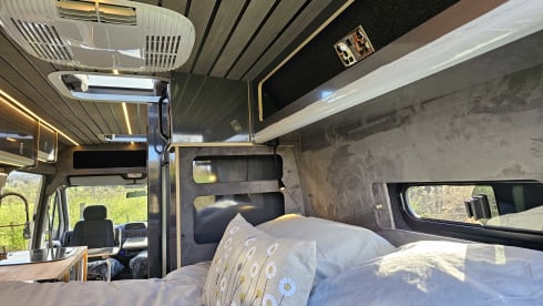 Beresford – 2 berth Mercedes-Benz campervan