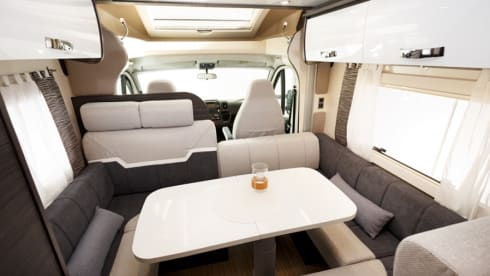 Miel – Fully equipped 4p Benimar Mileo 224 semi-integrated from 2020 - also SKI!!