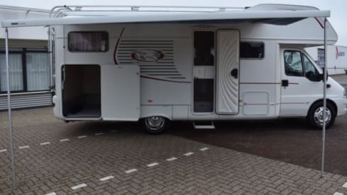 Campie – Complete LMC Liberty with 4 seats and 6 sleeping places