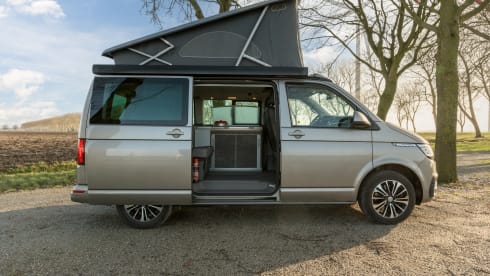 Luxury Volkswagen bus 6.1 California Ocean