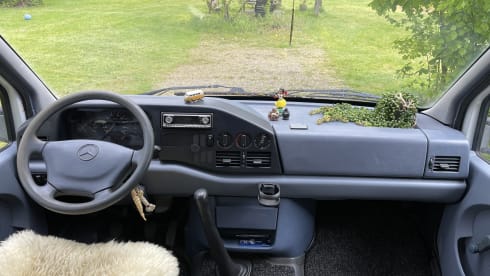 De Merrie – 2p Mercedes-Benz campervan from 1996