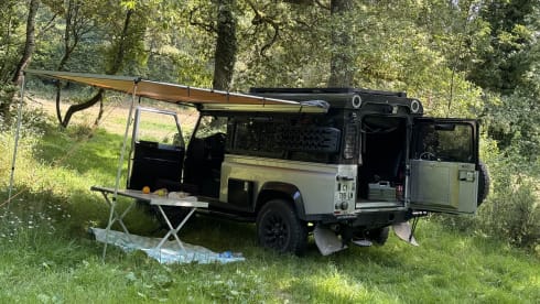 Silver Bullet Defender – 2p Land Rover bus from 2012