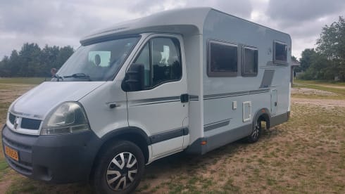 Comfortable Knaus semi-integrated