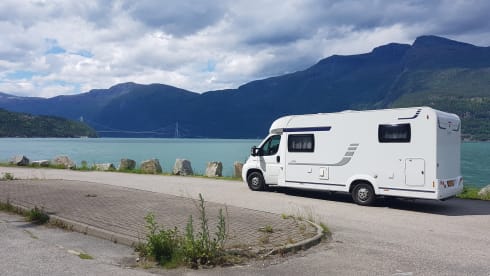 3p complete semi-integrated camper