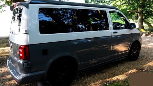 Annie  – 2 berth Volkswagen bus from 2016