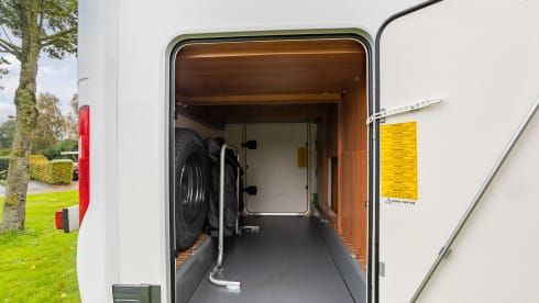 Very luxurious semi-integrated camper with a lot of comfort