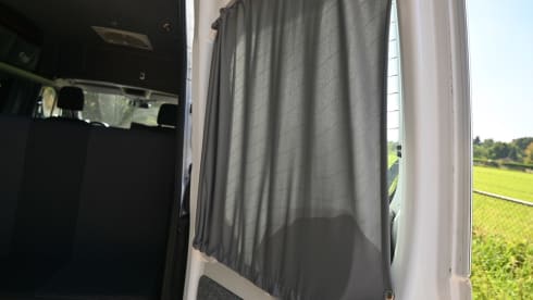2p 131PK Ford buscamper uit 2017