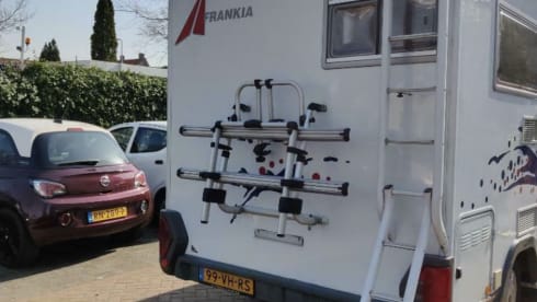 Pèpè – Very neat and spacious camper