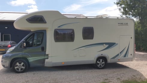 Homecar2 – Complete HomeCar2 gezinscamper met motorairco en zonnepaneel