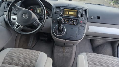 CJ – Volkswagen California 2013 with invertaris