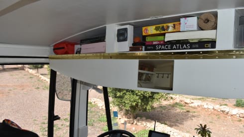 Barry – Unique off-grid oldtimer Mercedes 508 camper