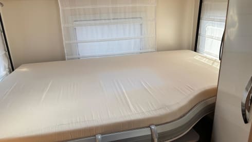 Compact luxury 4 pers. camper 2021 with lots of living space. Euro6 / 140hp 