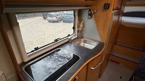 Hymer-Nischenwohnwagen für 6 Personen aus dem Jahr 2001
