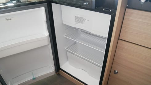 Sunlight T58, Compact 6-meter Semi-Integrated with French bed!