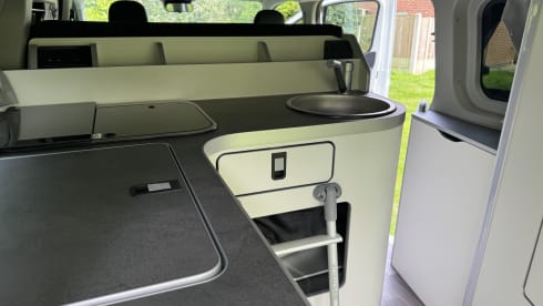 Henry – 4 berth Ford campervan 