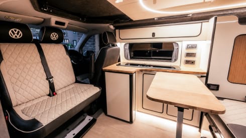 Oakley – Premium VW T6.1 Campervan 2021 — Hefdak, slaapplaatsen voor 4 personen